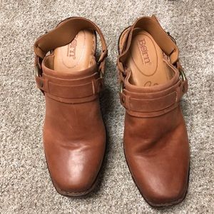 Born shoes. Only worn twice. Very comfortable! Too high for me. Size 8